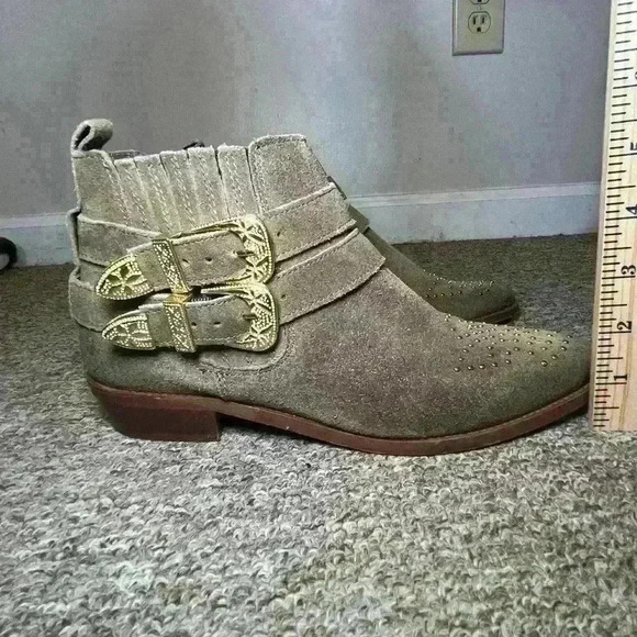 Steve Madden Suede Booties Gold Buckle Pointed Toe Size 8 | Boho Western Style - Picture 5 of 6